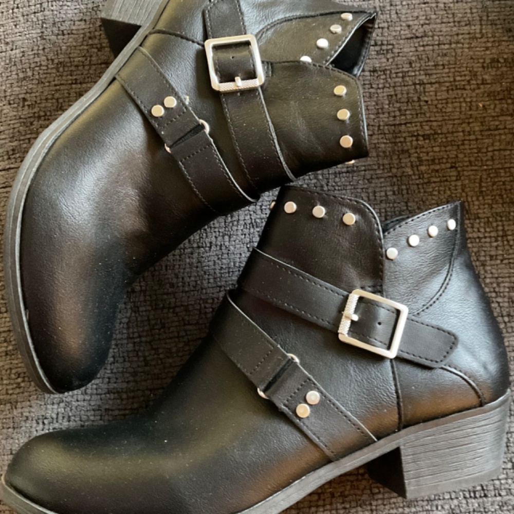 A.N.A black size 8 ankle booties - Picture 2 of 4